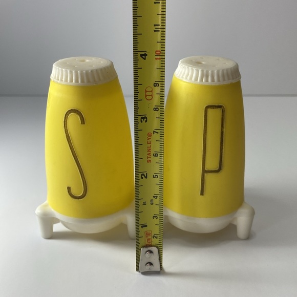 Salt&Pepper Tupperware? Set - Picture 5 of 6